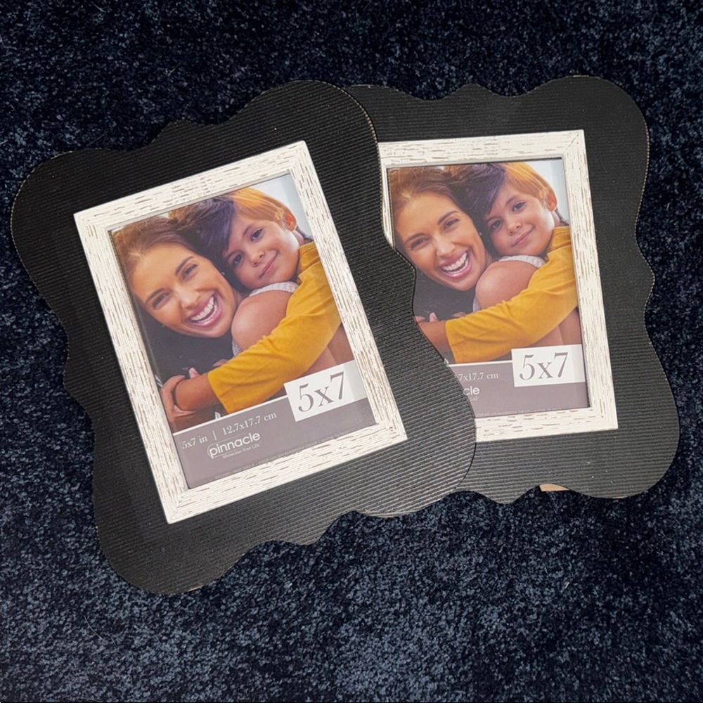 Black and White Picture Frame Set NWT